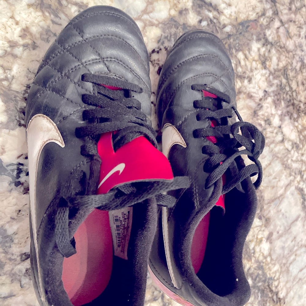 Nike Girl Soccer Cleats 2.5 Youth